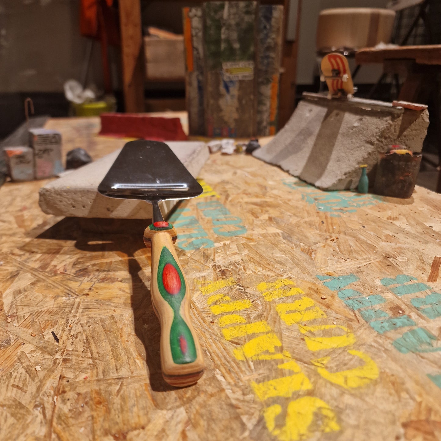 Osthyvel Av Återvunna Skateboards