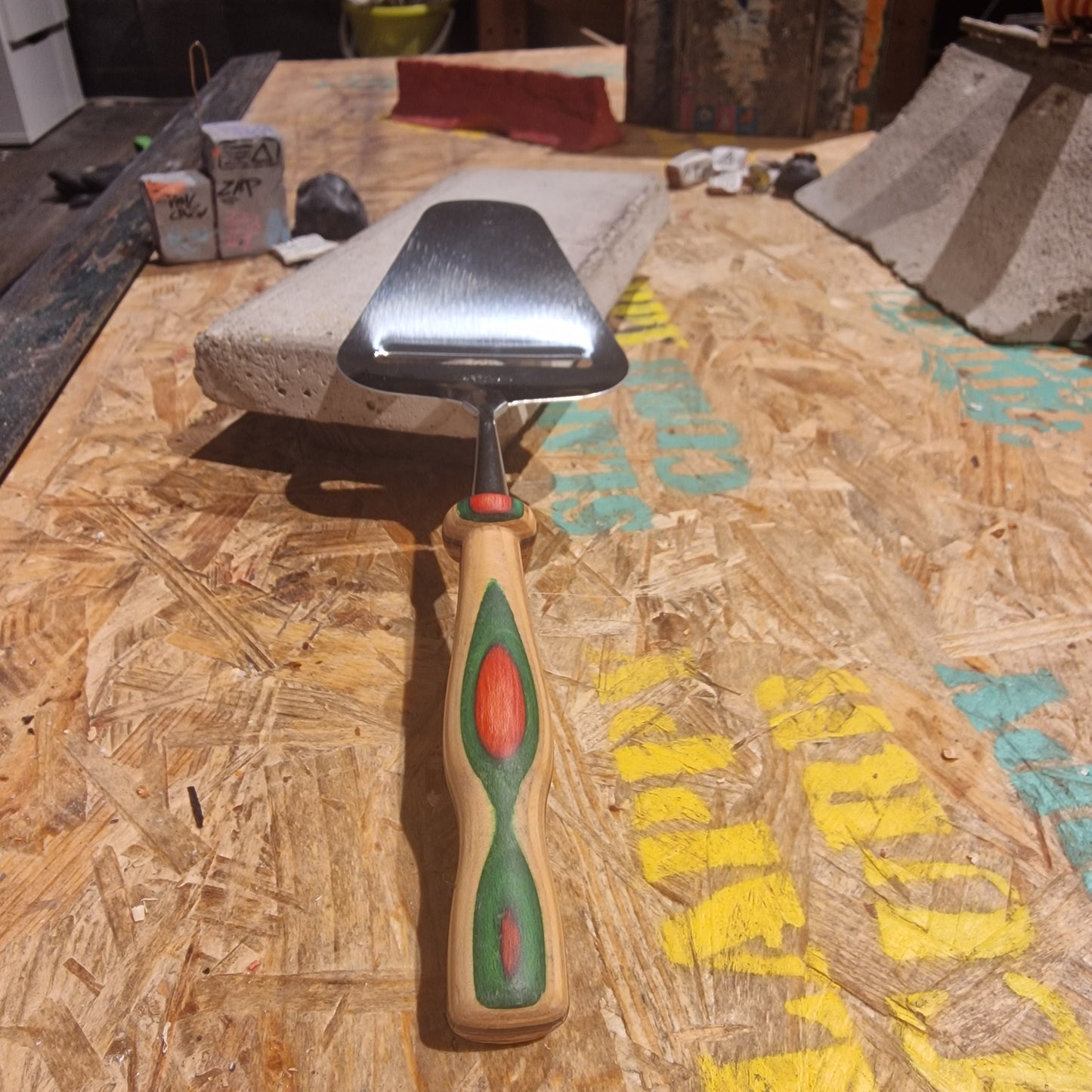Osthyvel Av Återvunna Skateboards