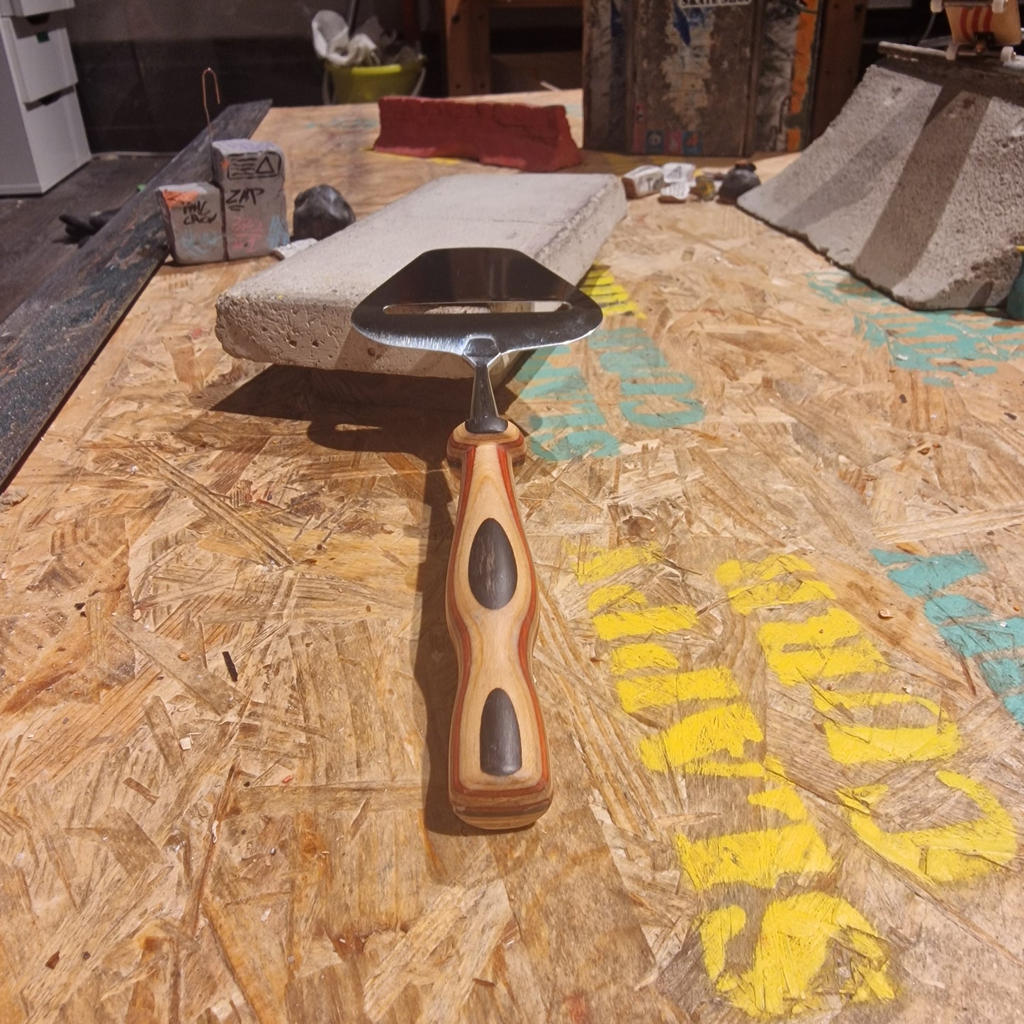 Osthyvel Av Återvunna Skateboards