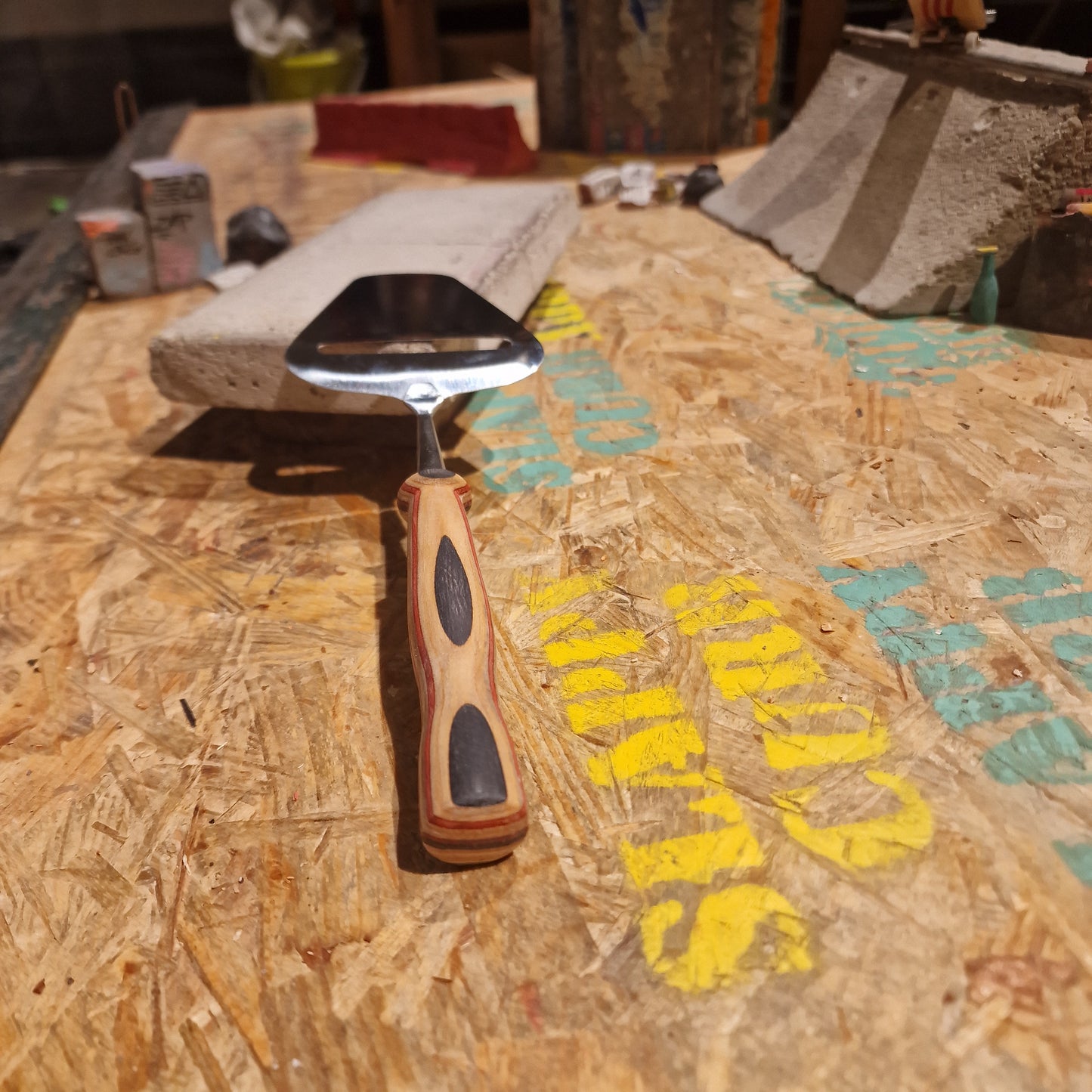 Osthyvel Av Återvunna Skateboards