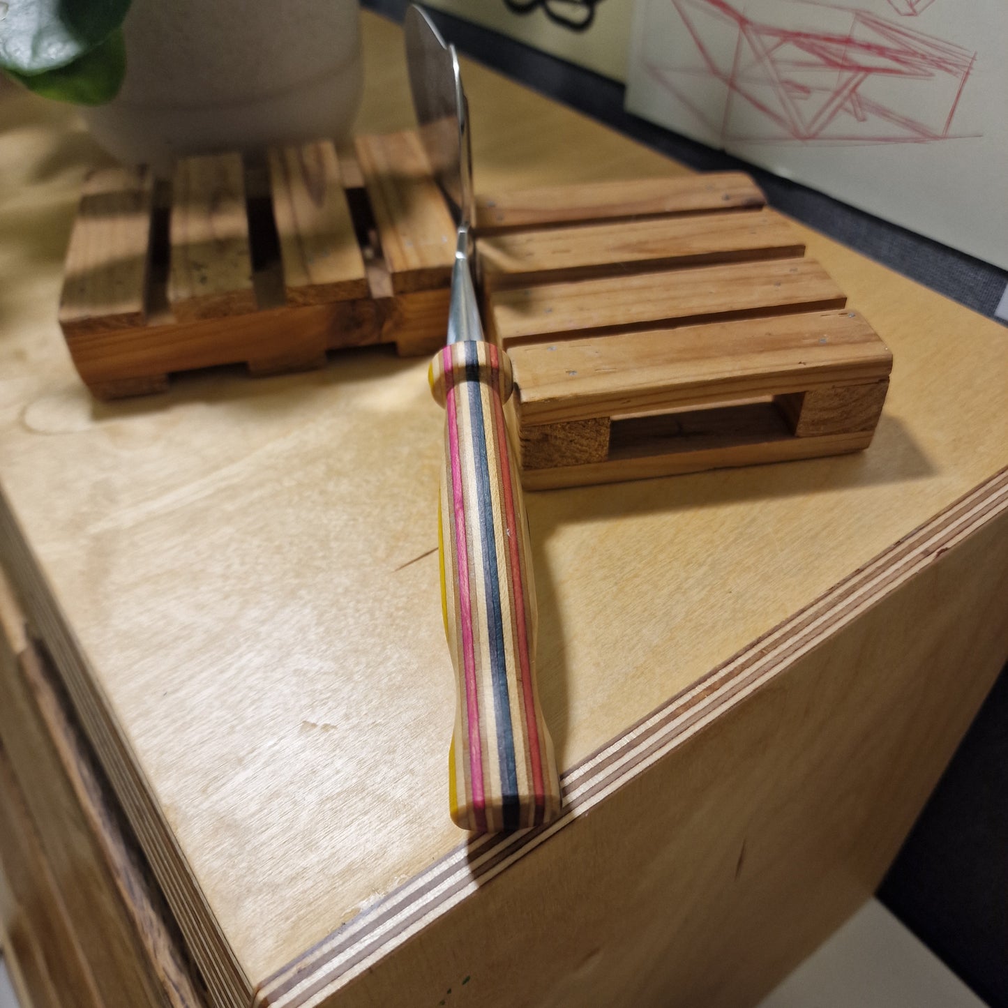 Osthyvel Av Återvunna Skateboards