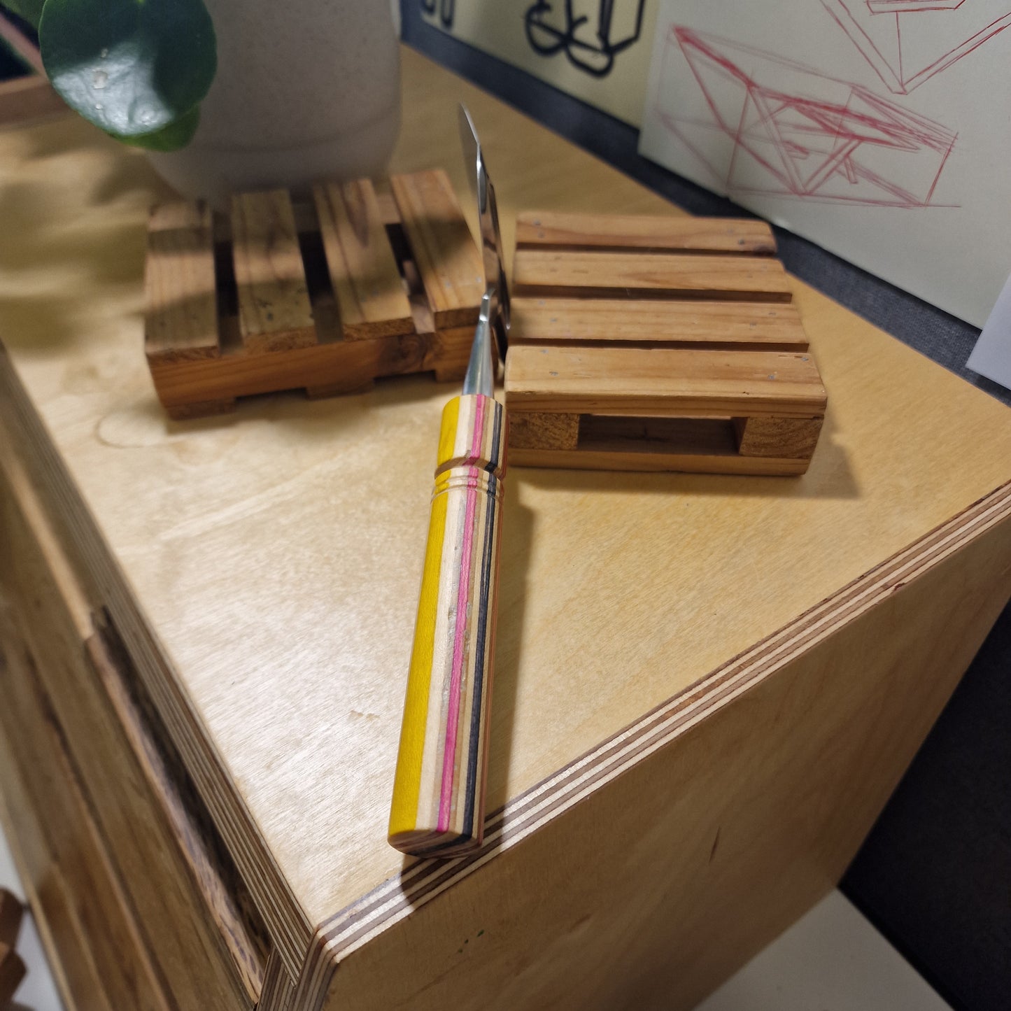 Osthyvel Av Återvunna Skateboards