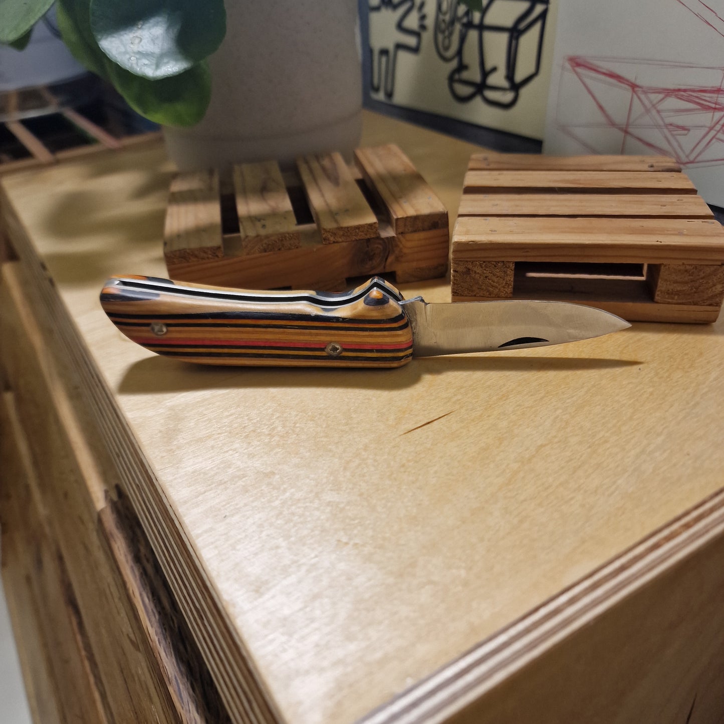 Fällkniv Av Återvunna Skateboards