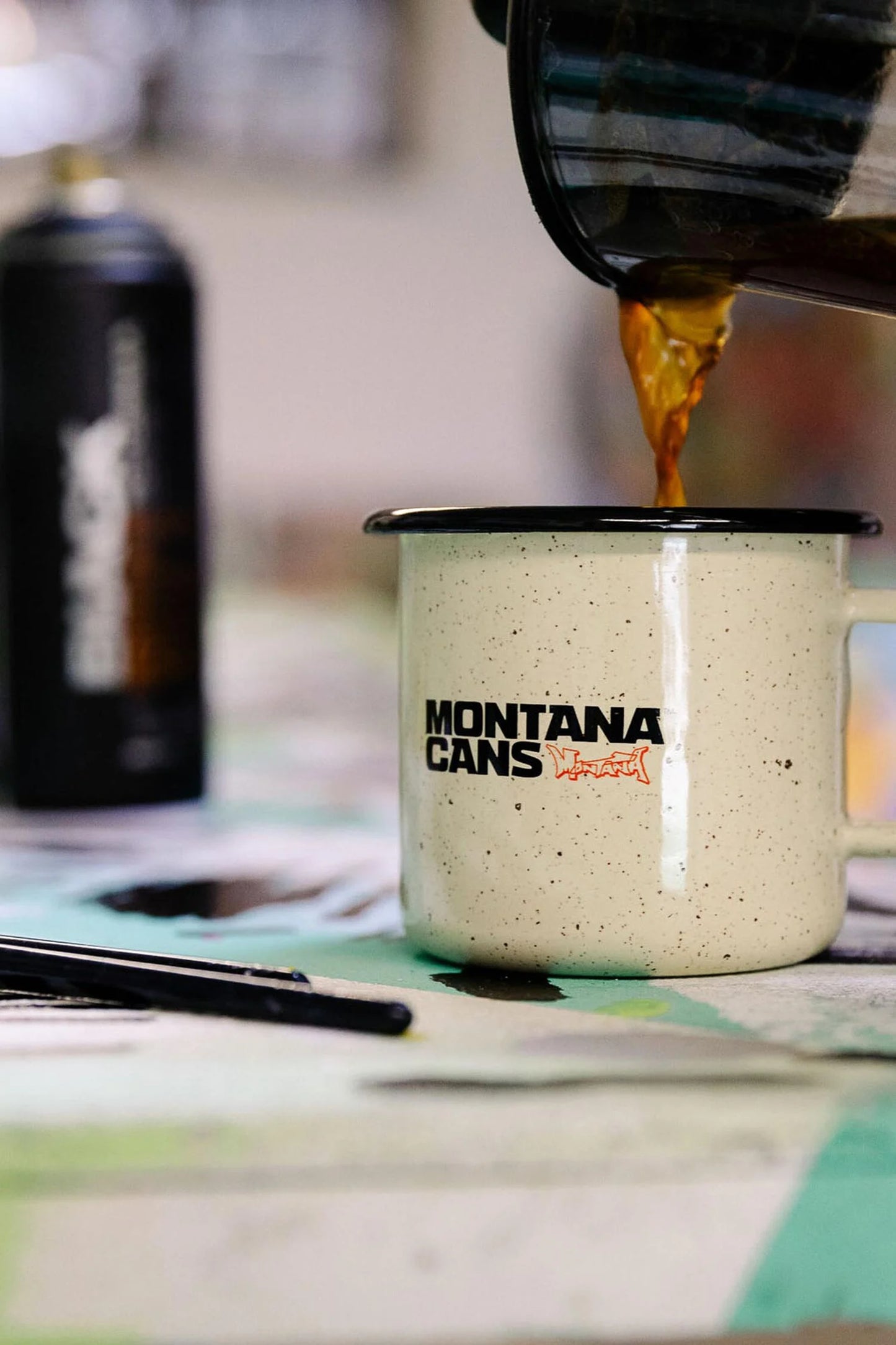 Montana Mug Enamel Logo Beige
