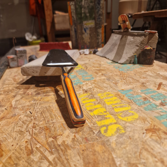 Osthyvel Av Återvunna Skateboards