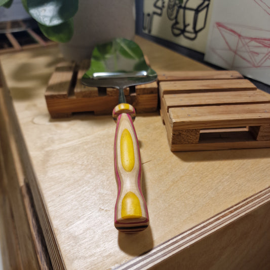 Osthyvel Av Återvunna Skateboards