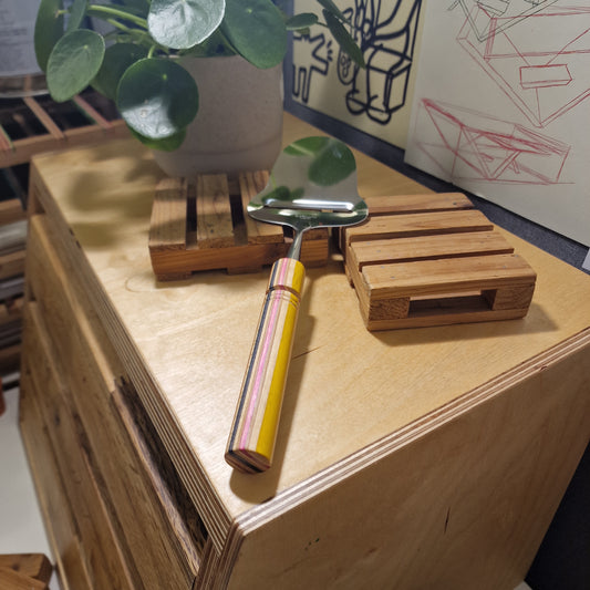 Osthyvel Av Återvunna Skateboards